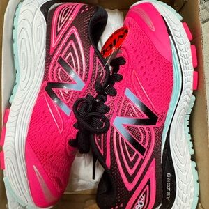 *LOW START*New Balance kids Athletic Shoes in Pink and Black 10.5C W back2school